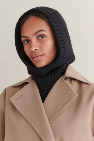 iceland fashion - woman wearing black knitted hood