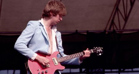 James Honeyman-Scott plays a red Hamer doublecut