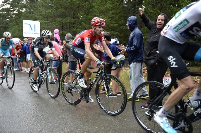 Alejandro Valverde (Movistar) loses time and the race lead on the final climb of stage 9