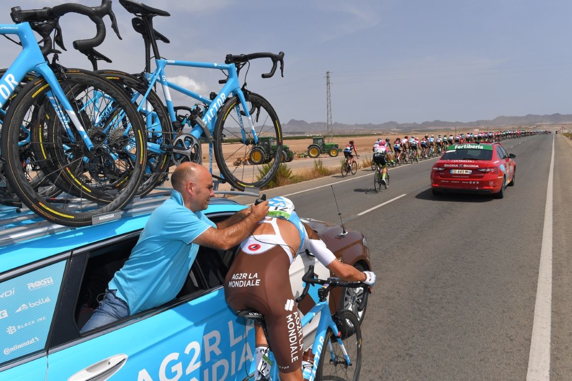 Mickael Cherel gets help with his radio