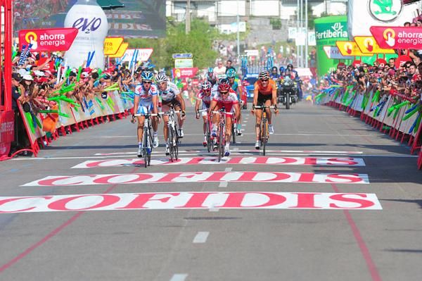 Alexandre Geniez (Skil - Shimano) takes the sprint for third place in Noja.