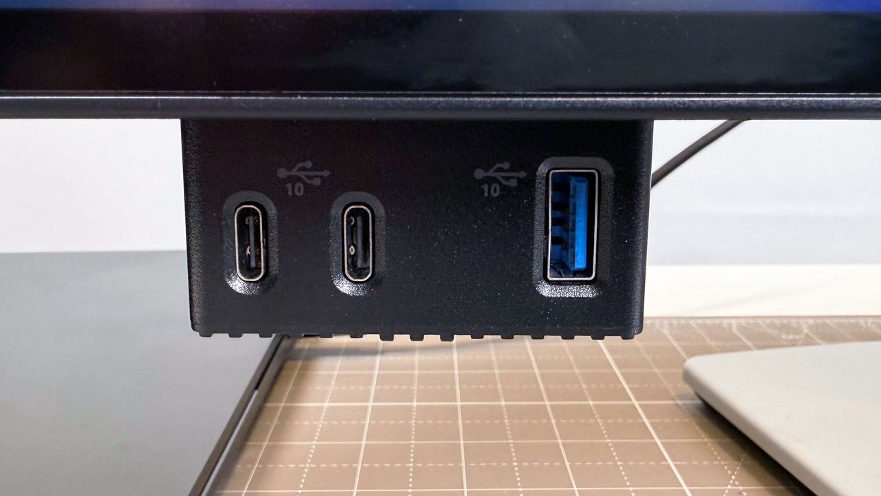 Dell UltraSharp 32 4K Thunderbolt Hub Monitor (U3225QE) on a white desk and gray background.