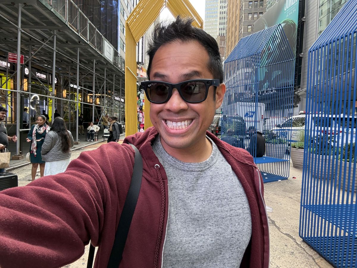 Apple iPhone 16 Pro Max Selfie Sample.
