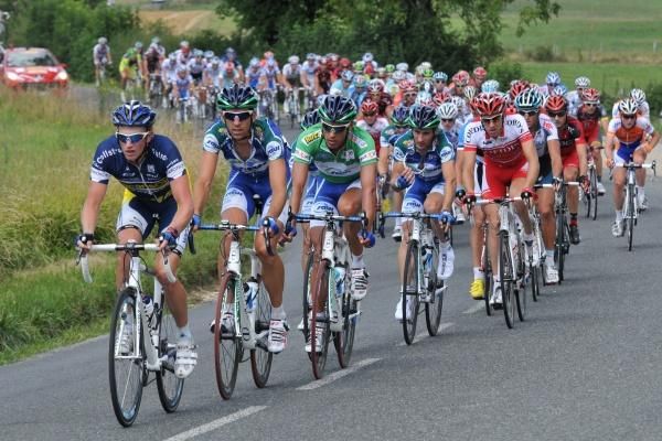 The peloton on stage 3.