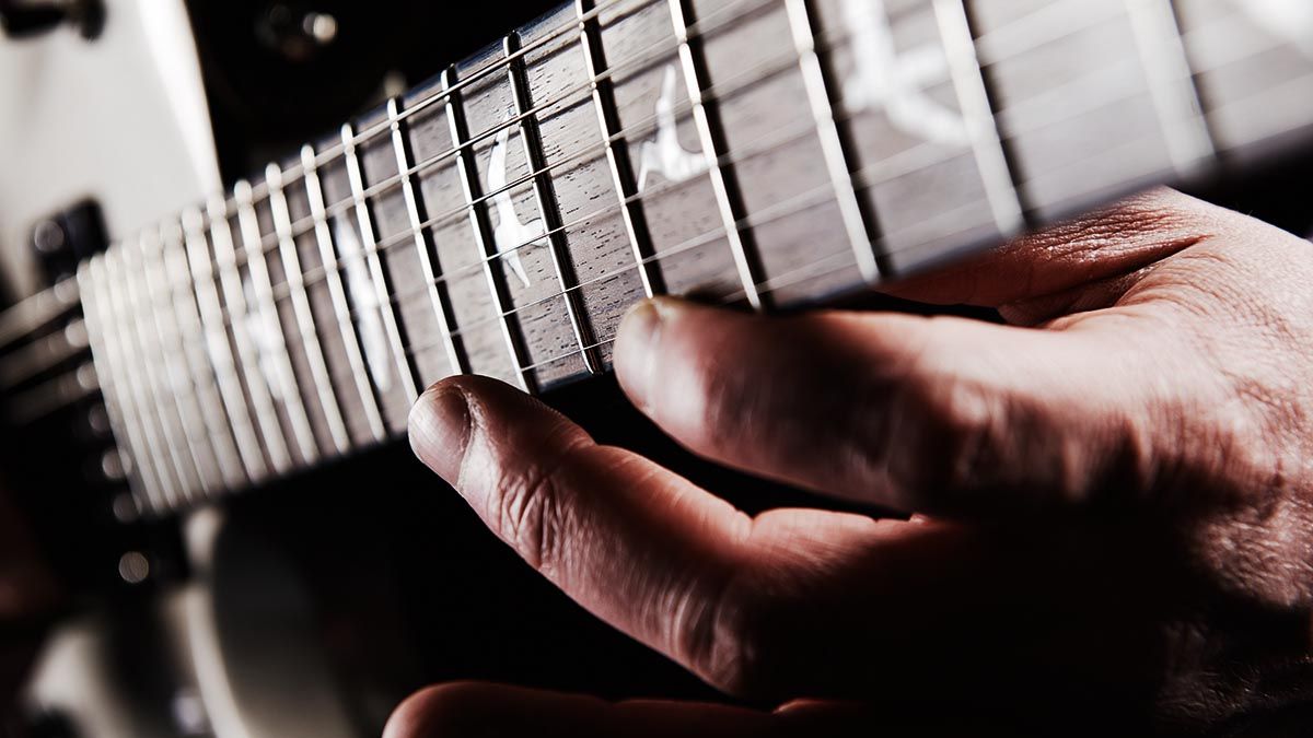 How to play legato guitar licks