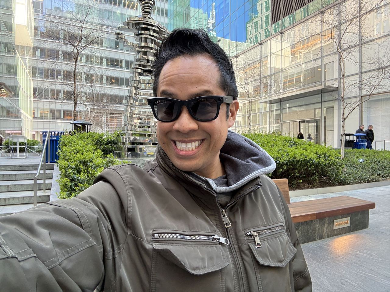 Apple iPhone 16e selfie sample.