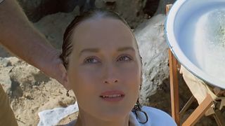 Meryl Streep gets her hair washed in Out of Africa