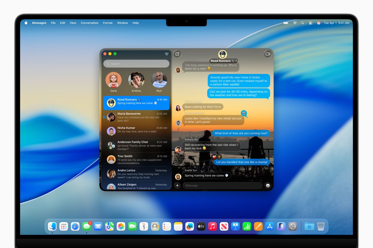 Apple Liquid Glass messaging window