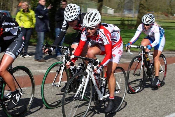 Emma Johansson (Redsun Cycling Team) was in the break, but without team-mates.