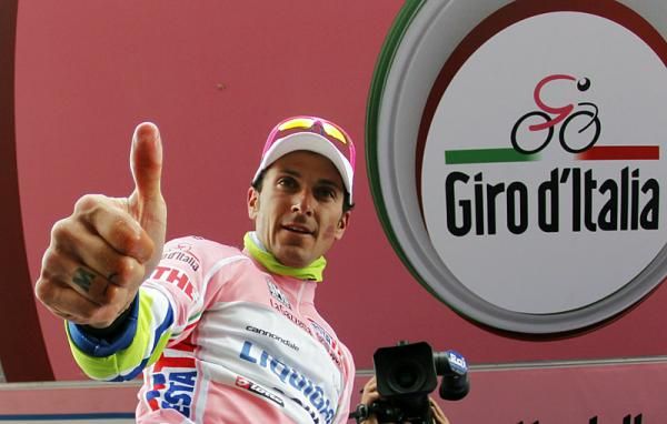 Thumbs up from new Giro d'Italia leader Ivan Basso (Liquigas - Doimo).