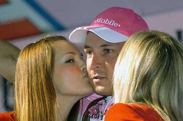 Mua, mua... Olaf Pollack gets his kiss on the podium