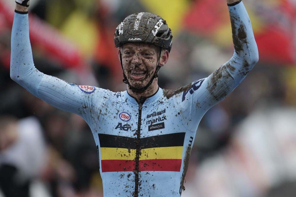 Michael Vanthourenhout (Belgium) celebrating silver