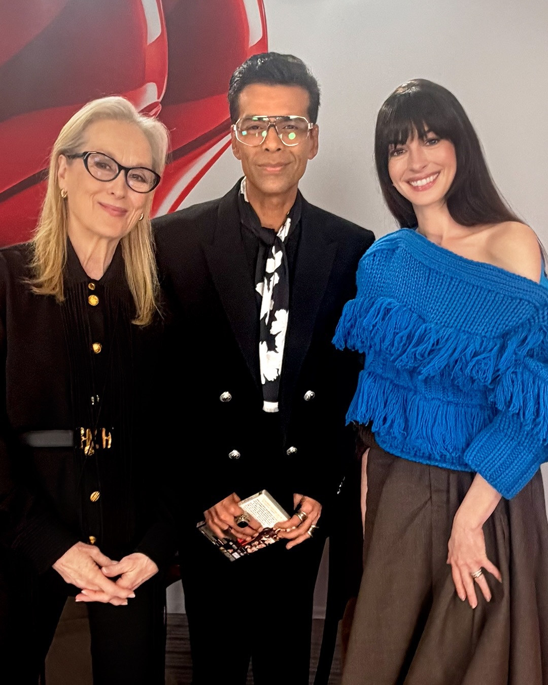 Anne Hathaway wore a cerulean blue sweater on The Devil Wears Prada 2 press tour