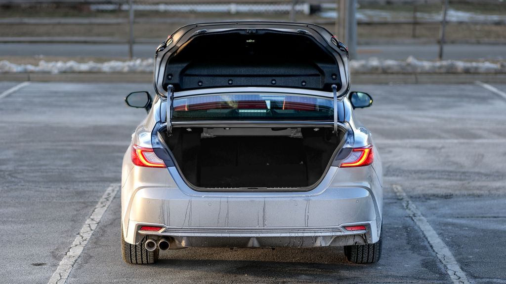 I drove the Toyota Camry hybrid for a week — here’s my pros and cons ...