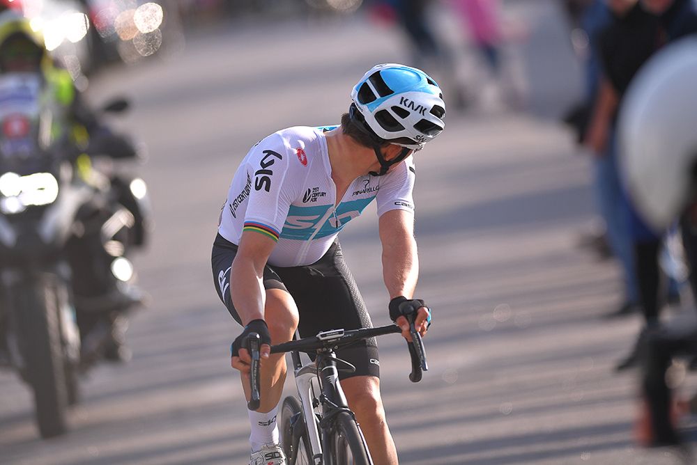 Michal Kwiatkowski looks back as he rides alone to the finish of stage 5 at Volta ao Algarve