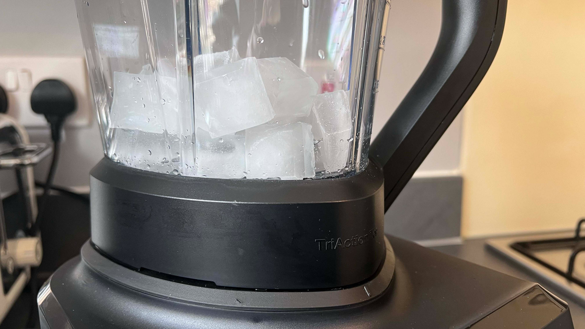 Ice cubes in the Braun TriForce Power Blender