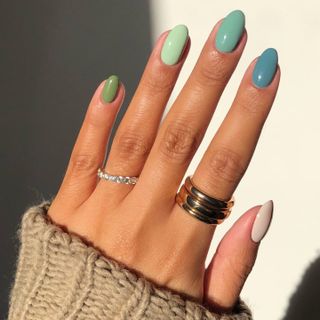 @iramshelton ombre teal manicure