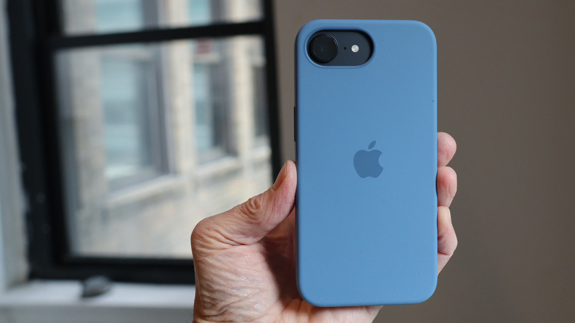 Apple iPhone 16e REVIEW