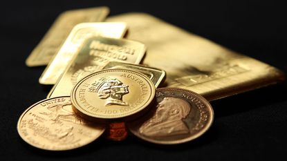 Gold coins and bars © Chris Ratcliffe/Bloomberg via Getty Images