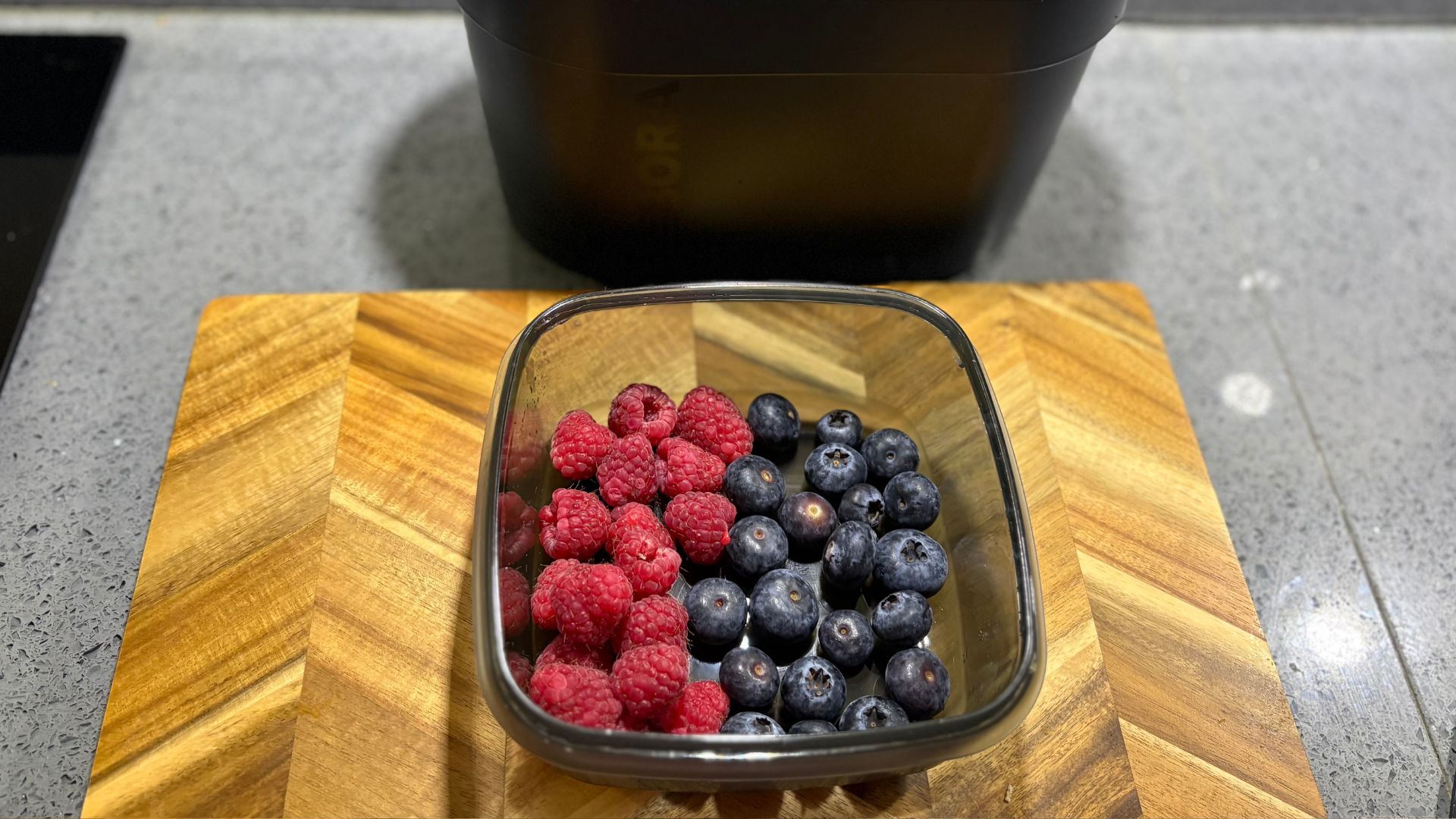 BORA QVac sealing berries