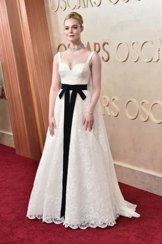 elle fanning oscars red carpet