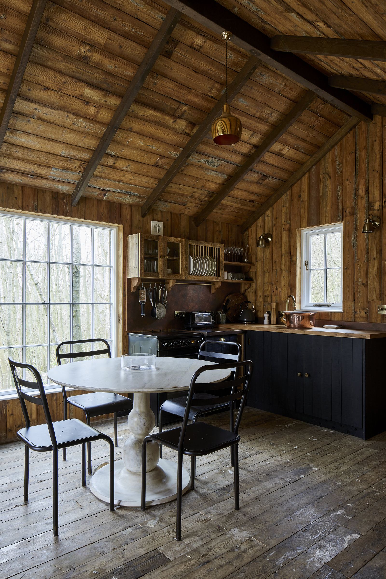 10 clever kitchens without an island that maximize storage Livingetc