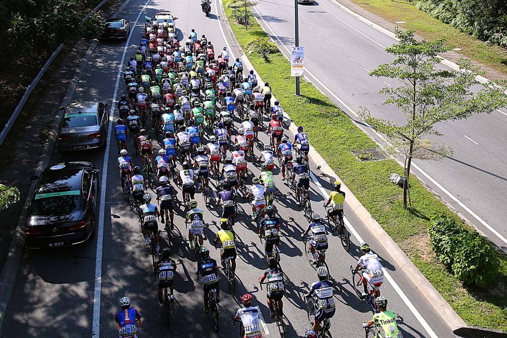 The peloton rolls out