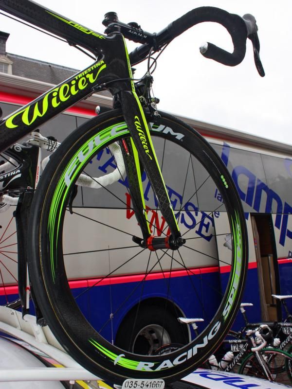 Fulcrum Wheels matched up these Racing Speed XLR deep-section tubulars to go along with Alessandro Petacchi's (Lampre-Farnese Vini) special Giro d'Italia machine.