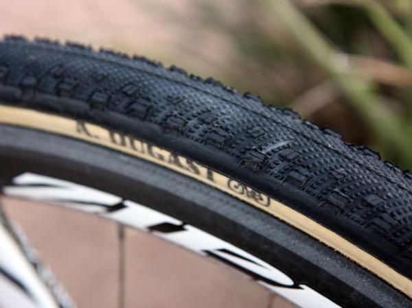 Cannondale-Cyclocrossworld.com team manager Stu Thorne had custom tires made for CrossVegas using Schwalbe Sammy Slick treads glued on to 32mm-wide Dugast casings.