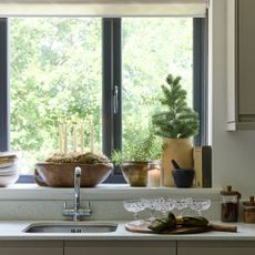 Kitchen sink with a chopping boards styled with coupes