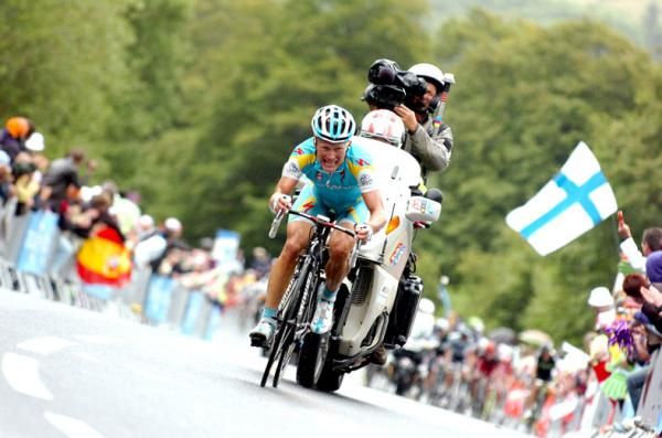 Alexandre Vinokourov (Astana) on the final haul to the line.