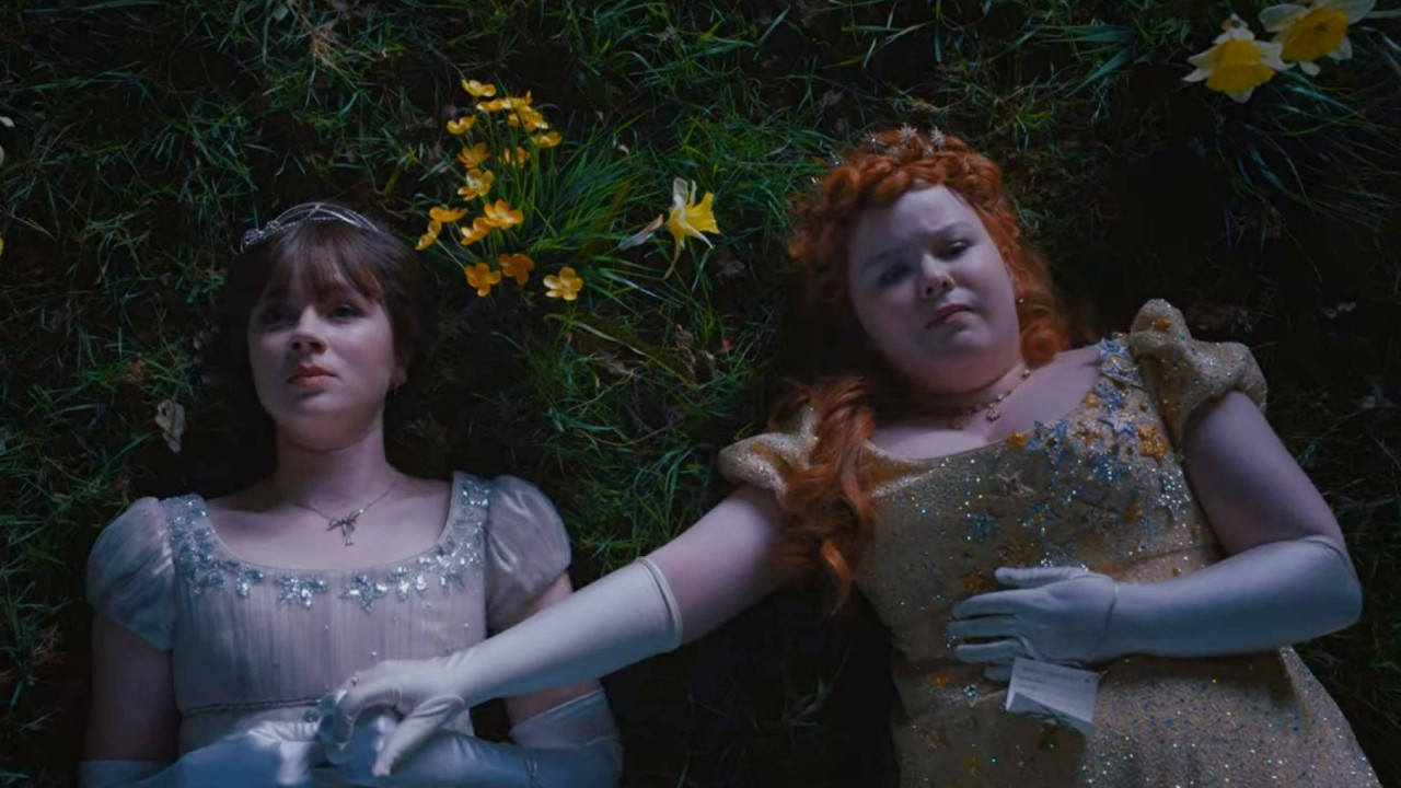 Claudia Jessie and Nicola Coughlan as Eloise and Penelope in Bridgerton