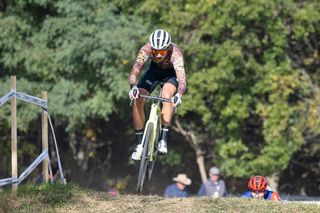 Curtis White (Steve Tilford Foundation Racing) puts in a big attack late in the Trek CX Cup, moving into the lead and putting significant gap on second place.