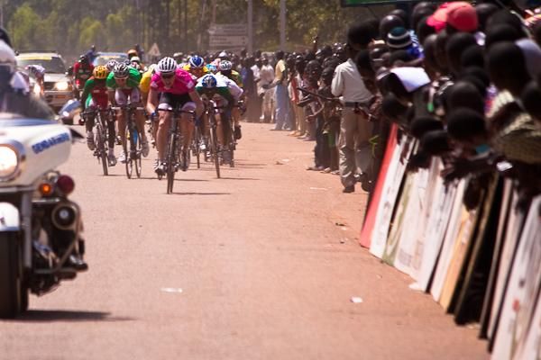 Sbigniew Gucwa launches his attack with 500m remaining, overtaking J&eacute;r&eacute;my Burton for the win.