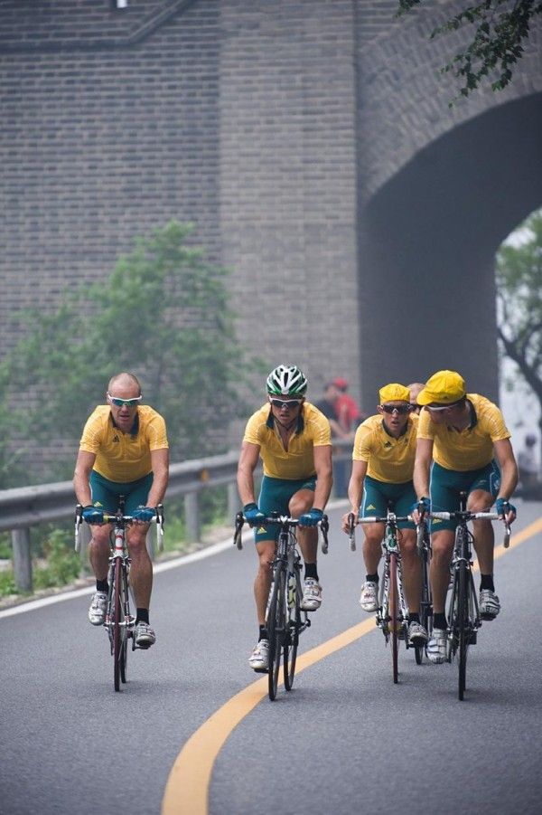 The Australian team tests the climb.