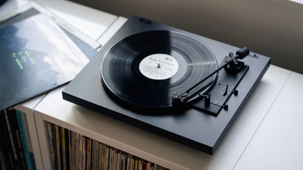 Pro-Ject's fully automatic, plug-and-play turntable aims to make vinyl ...