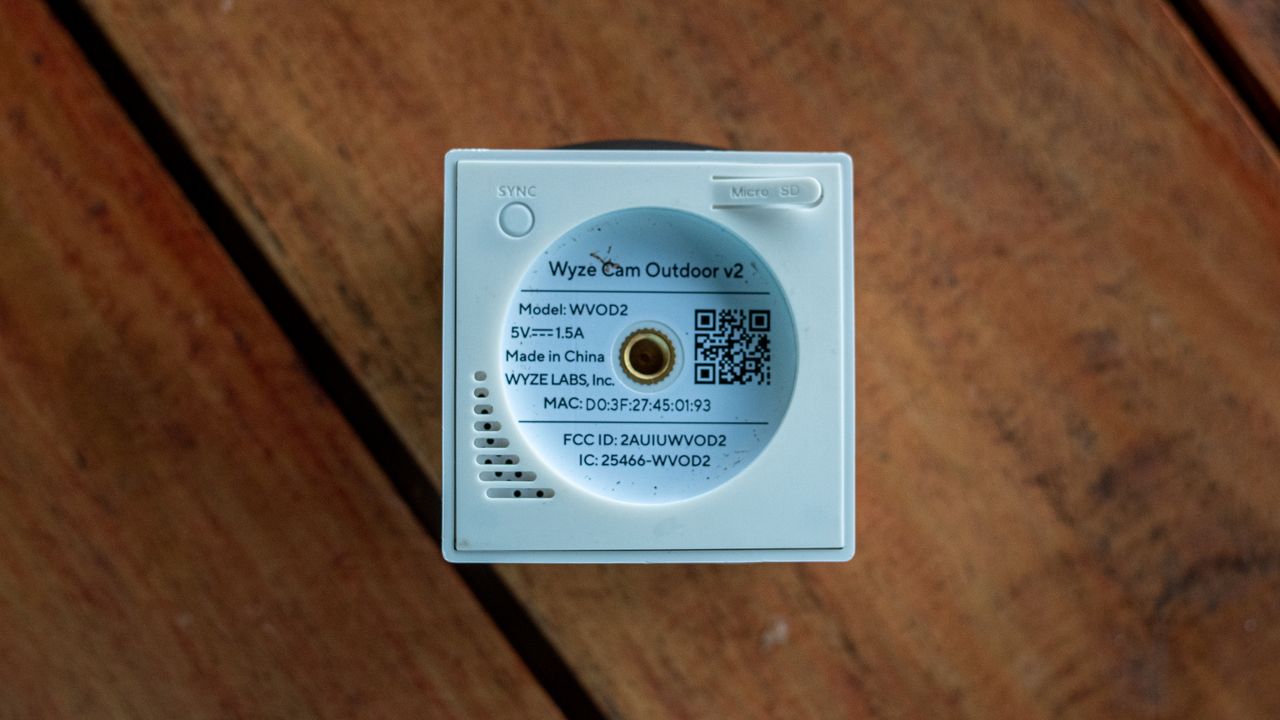 Wyze Cam Outdoor v2 bottom