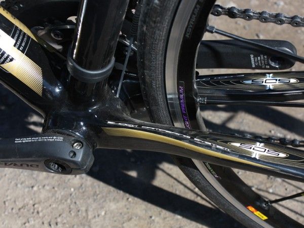 Both press-fit and threaded bottom bracket shells will be available on the 2010 CR1 depending on the model.