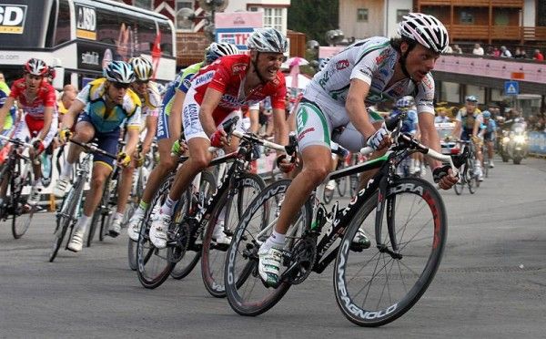 Danilo Di Luca rounds the final corner and has Mauricio Soler in his sights.