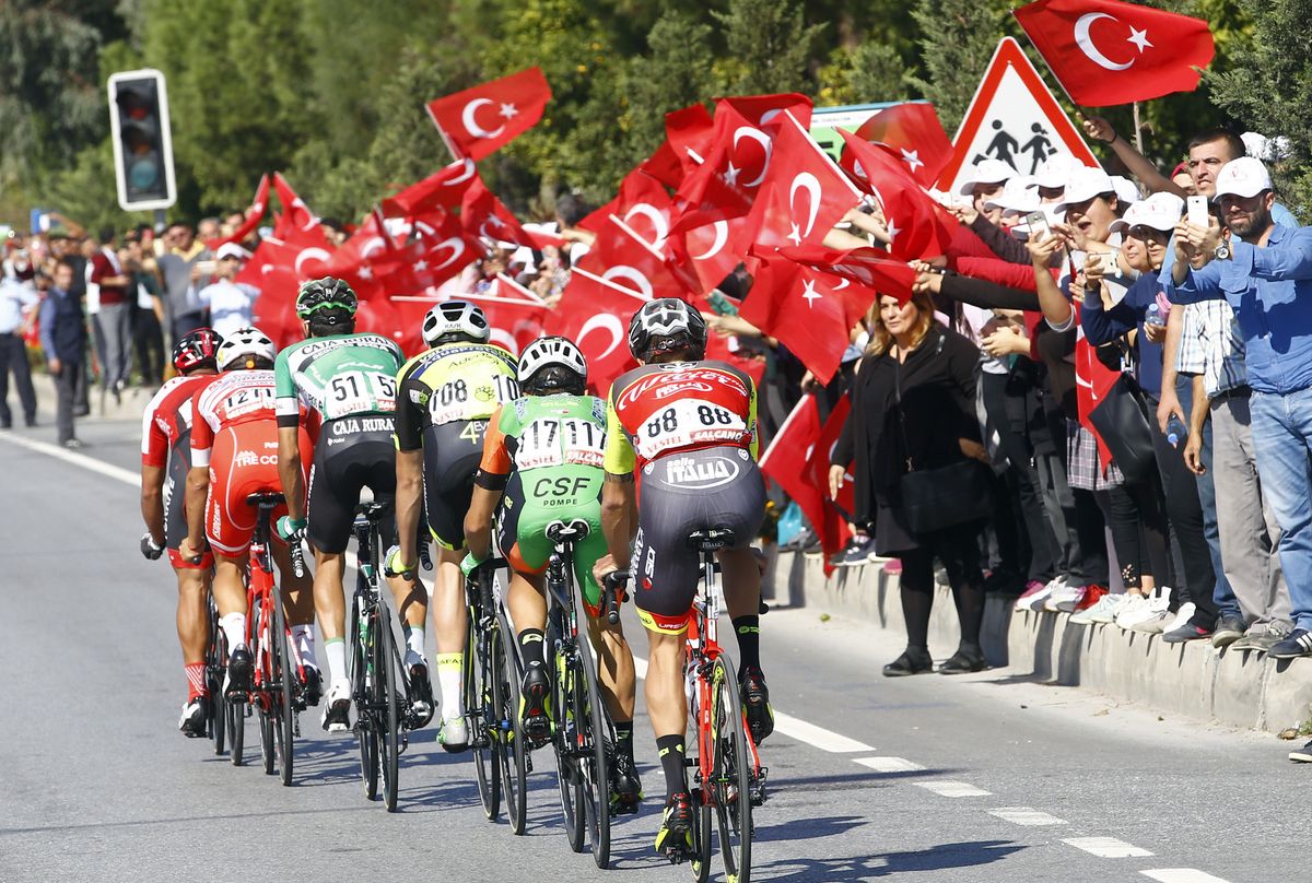 Spectators cheer on the six-man breakaway
