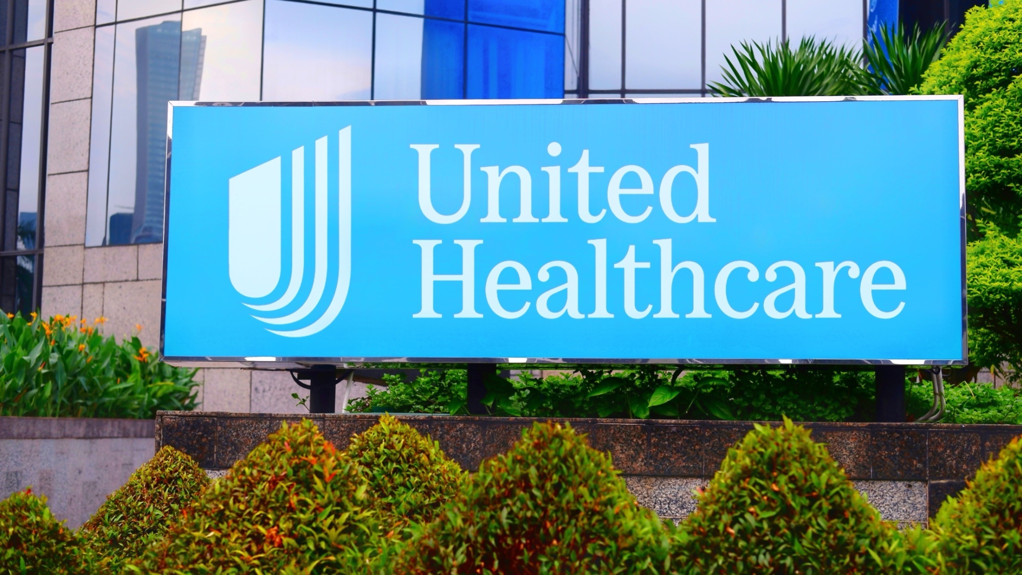 A United Healthcare sign outside a building