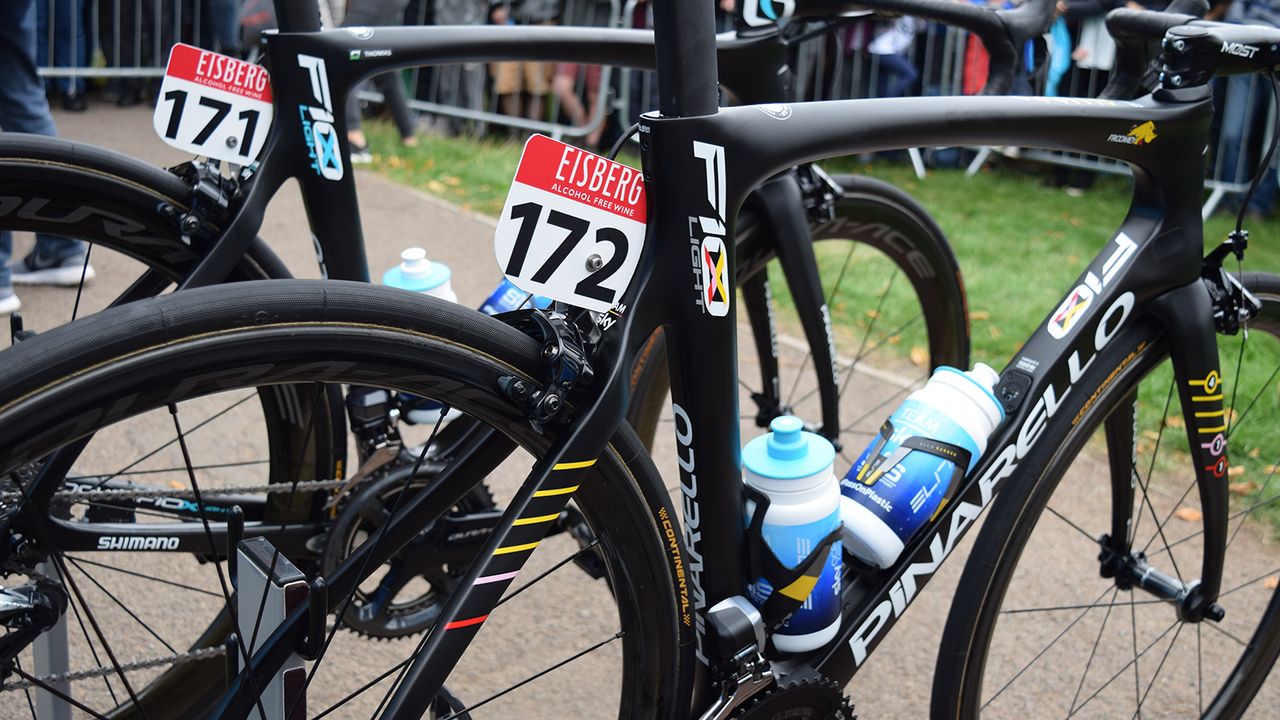 The coloured bars also feature on the seat stays of Froome's bike