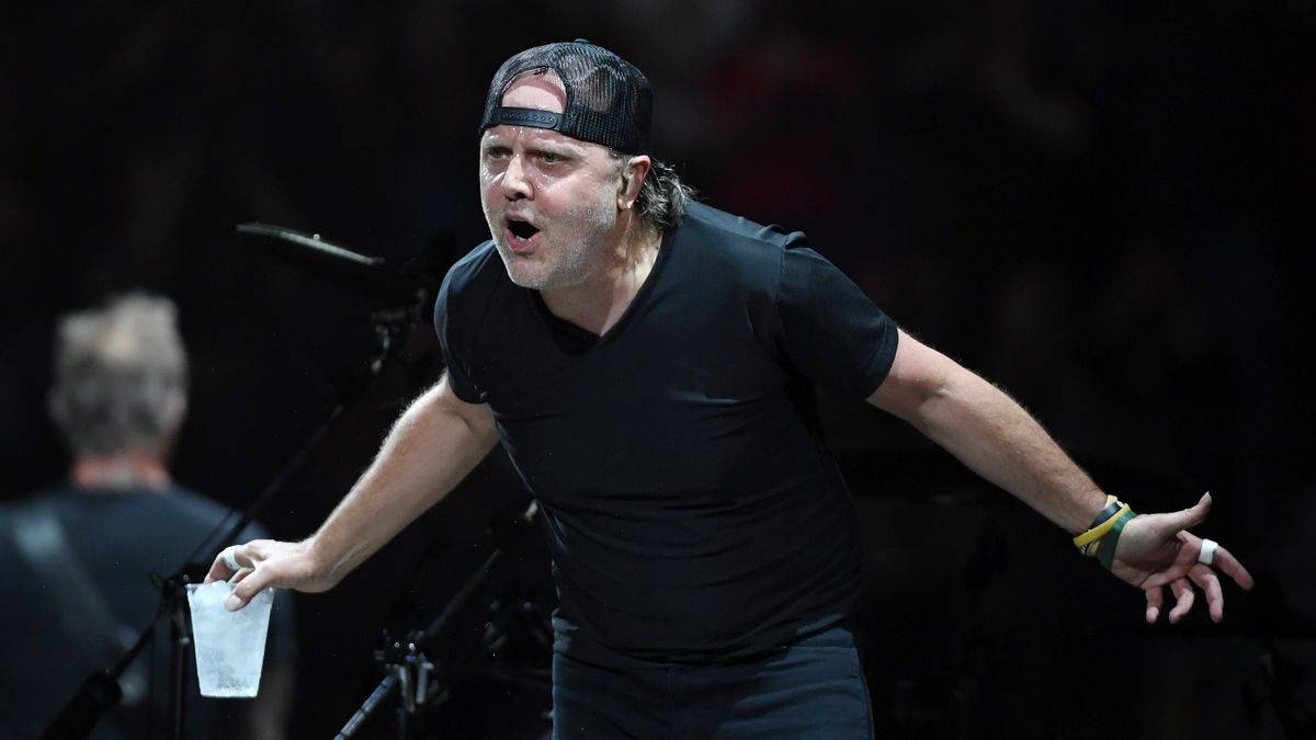 Lars Ulrich onstage 