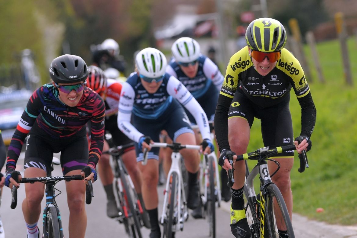 Annemiek van Vleuetn pushes the pace on the climb