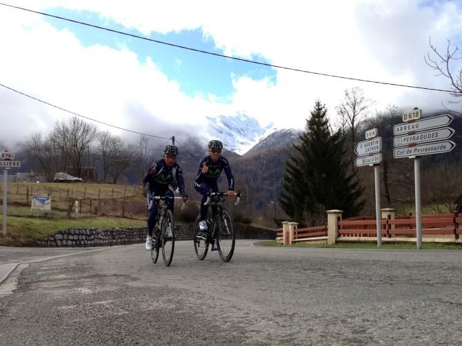 Quintana and Valverde (Movistar) head towards the Col de Peyresourde