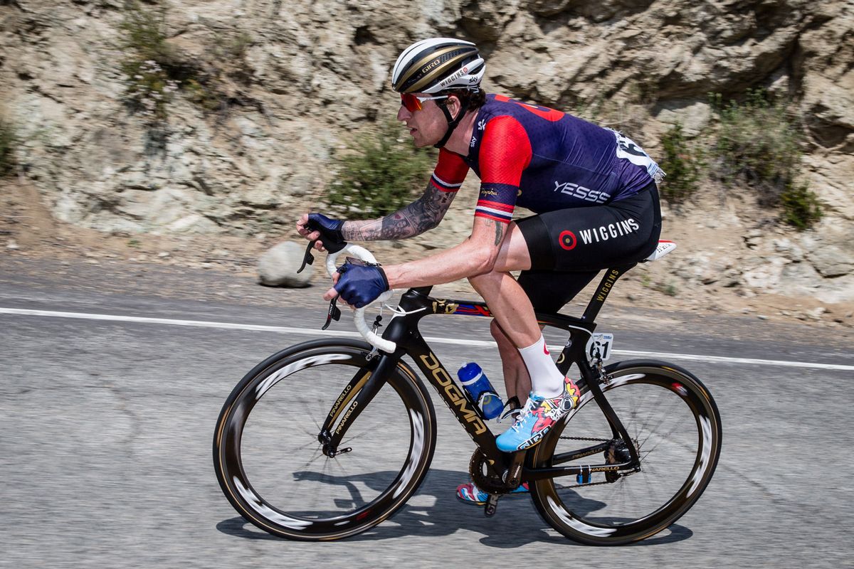 Bradley Wiggins (Team Wiggins) catches back on after a flat