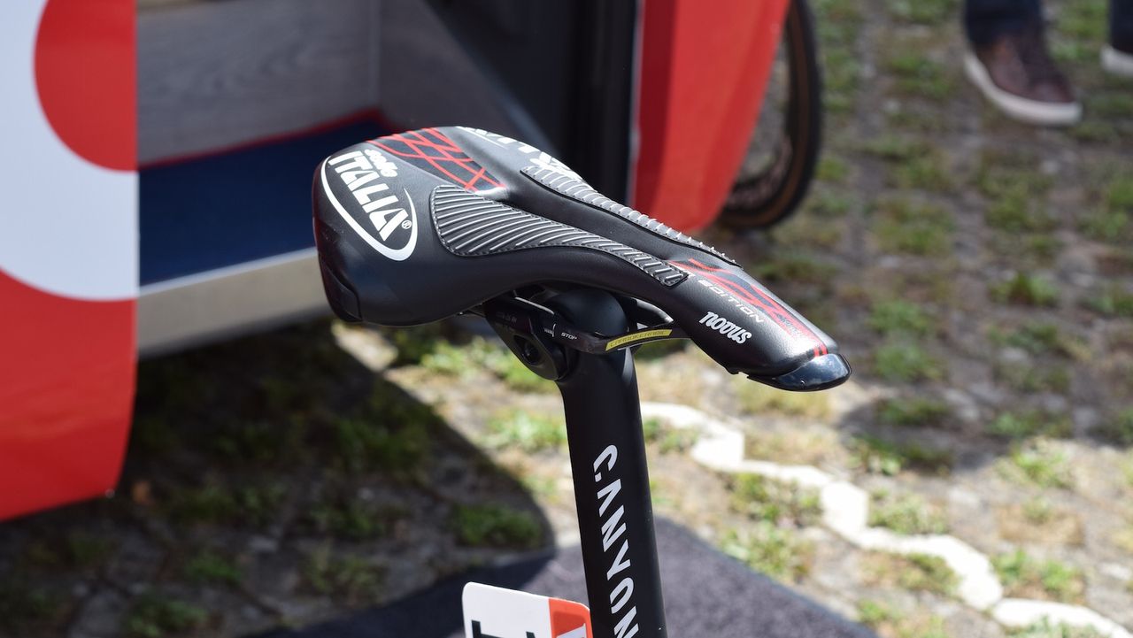 Martin opts for a Selle Italia Novus Flow Team Edition and has added grippers to ensure a secure position whilst riding