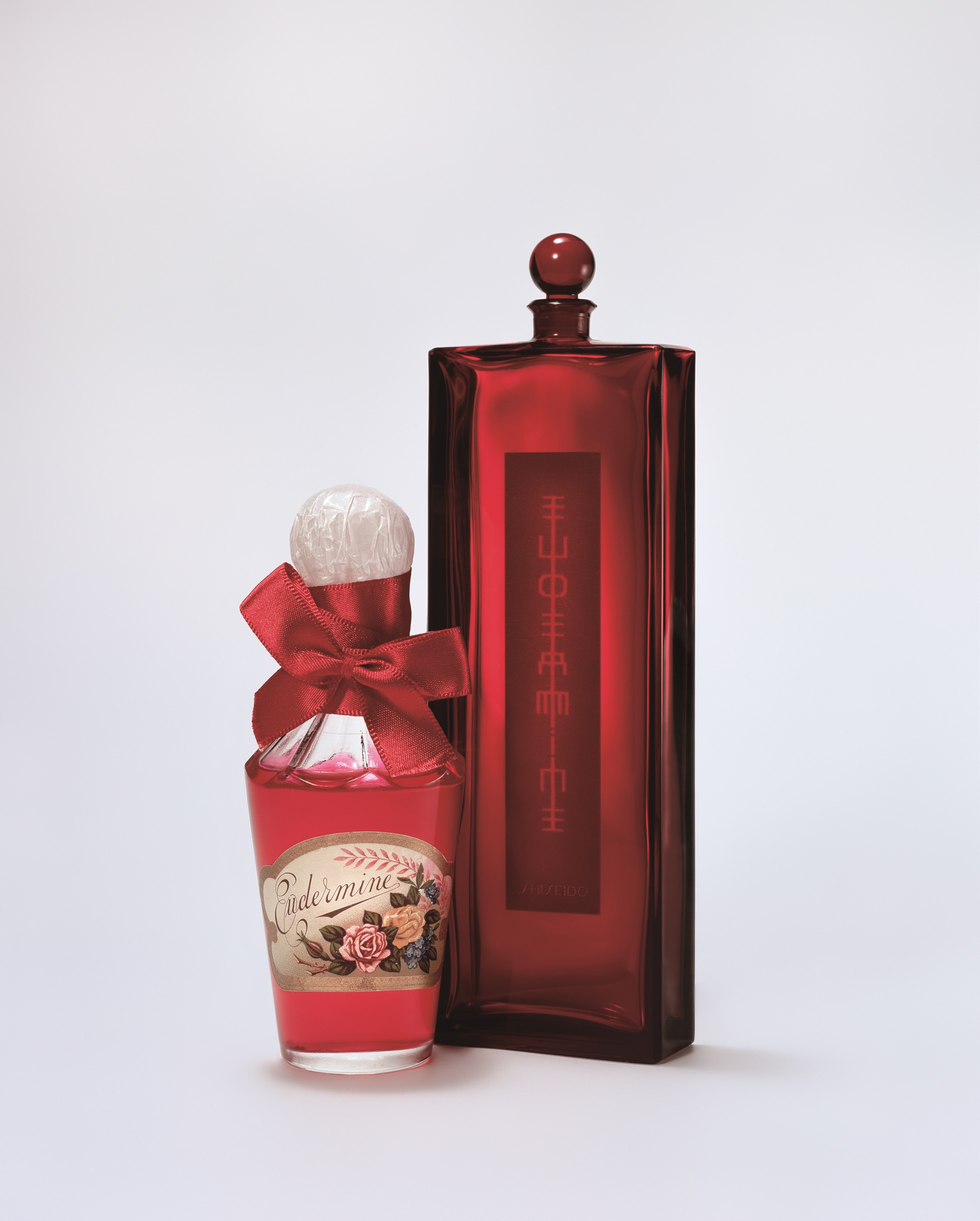 Bottles of Eudermine from 1897 and 1997, from Shiseido Corporate Museum archives