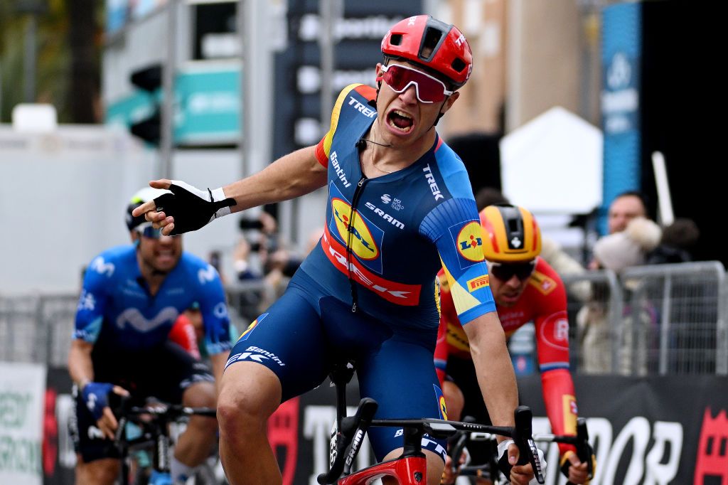 Jonathan Milan Llidl-Trek) wins stage 7 in San Benedetto del Tronto