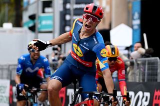 Jonathan Milan Llidl-Trek) wins stage 7 in San Benedetto del Tronto